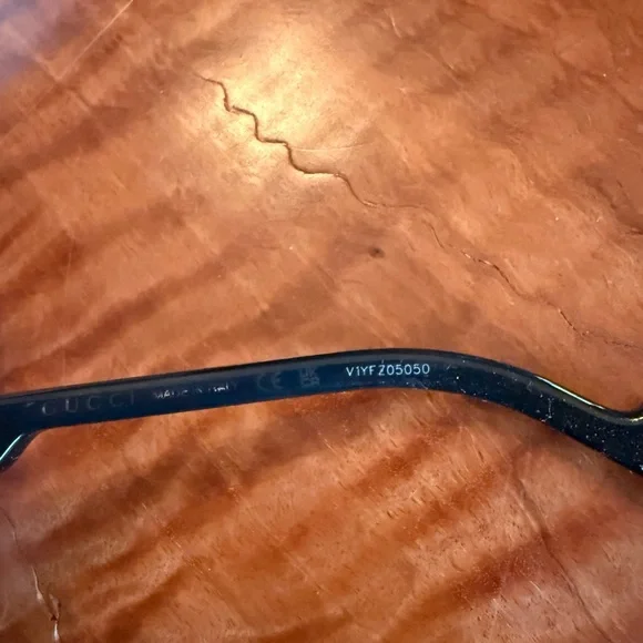 Gucci Black Frame Sunglasses with Purple Mirrored Lenses - Picture 5 of 8